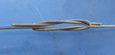 Square knot in cable